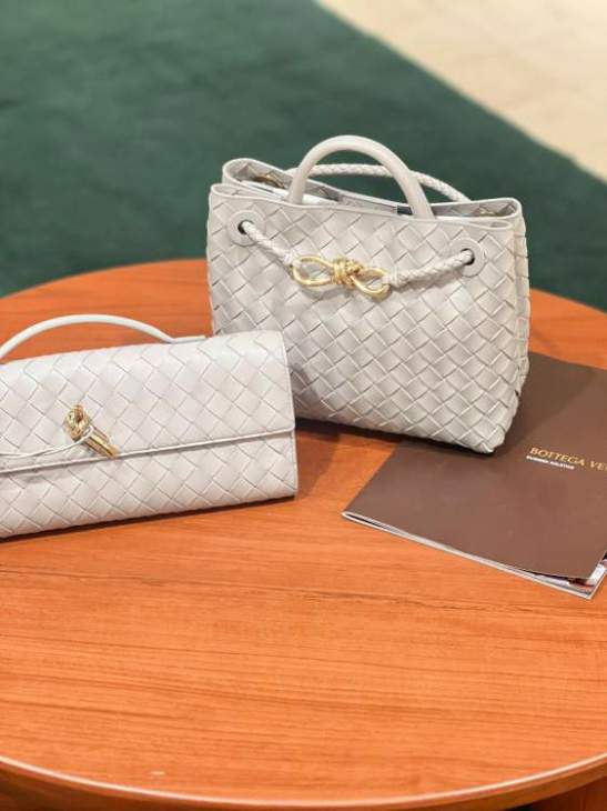 Picture of Bottega Veneta Handbags _SKUfw184062379fw